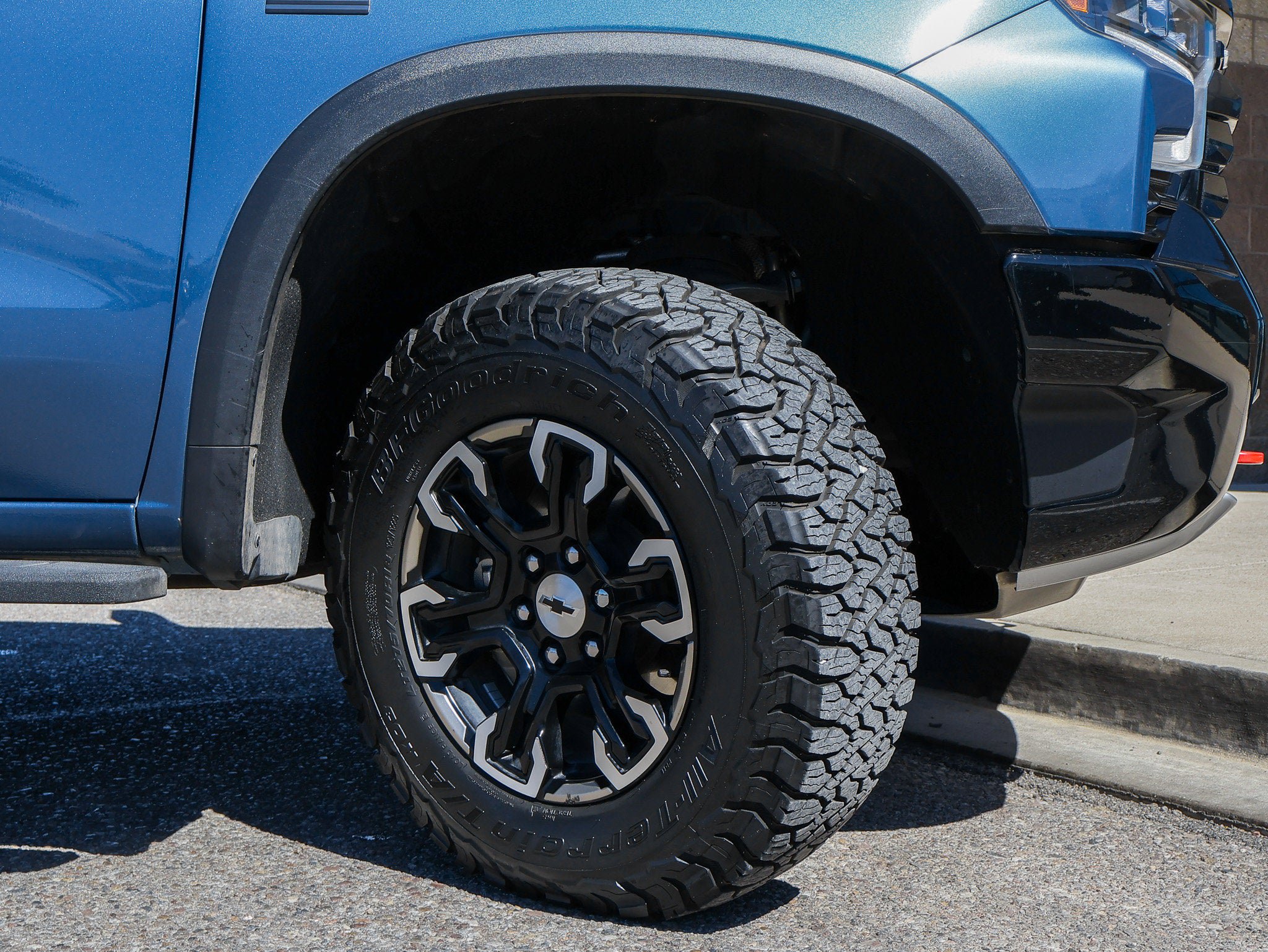 Used 2024 Chevrolet Silverado 1500 ZR2 w/ Technology Package AWD/4WD image 13