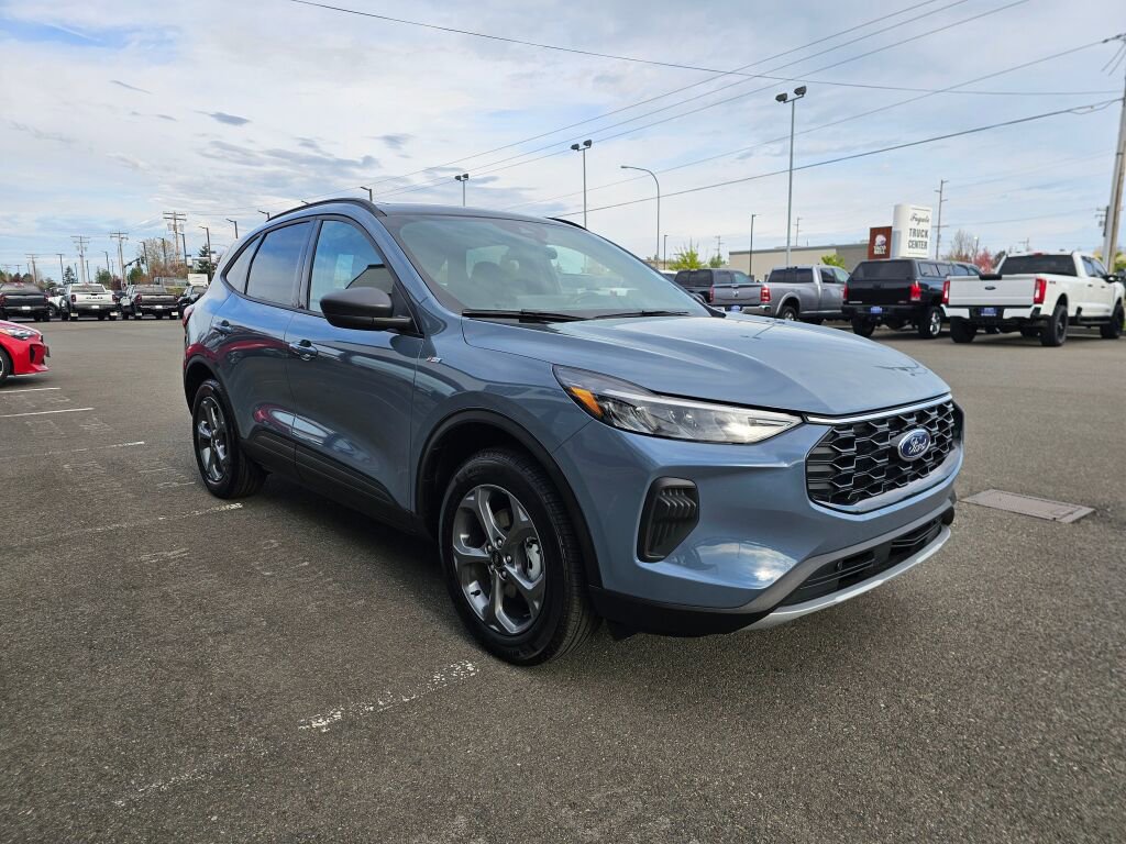 Certified 2025 Ford Escape ST-Line w/ Tech Pack #1 AWD/4WD image 4