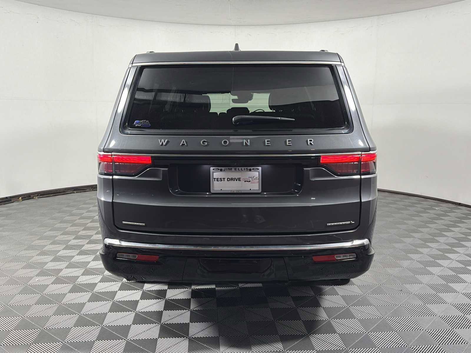Used 2023 Jeep Wagoneer L Series II AWD/4WD image 6
