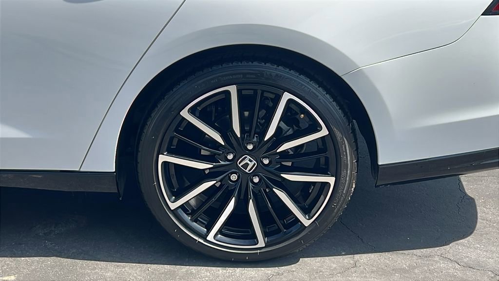 Used 2025 Honda Accord Touring image 9