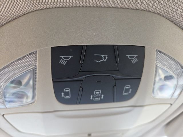 Used 2023 Chrysler Pacifica Touring-L FWD image 39
