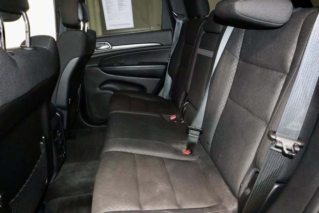 Used 2018 Jeep Grand Cherokee Laredo image 23