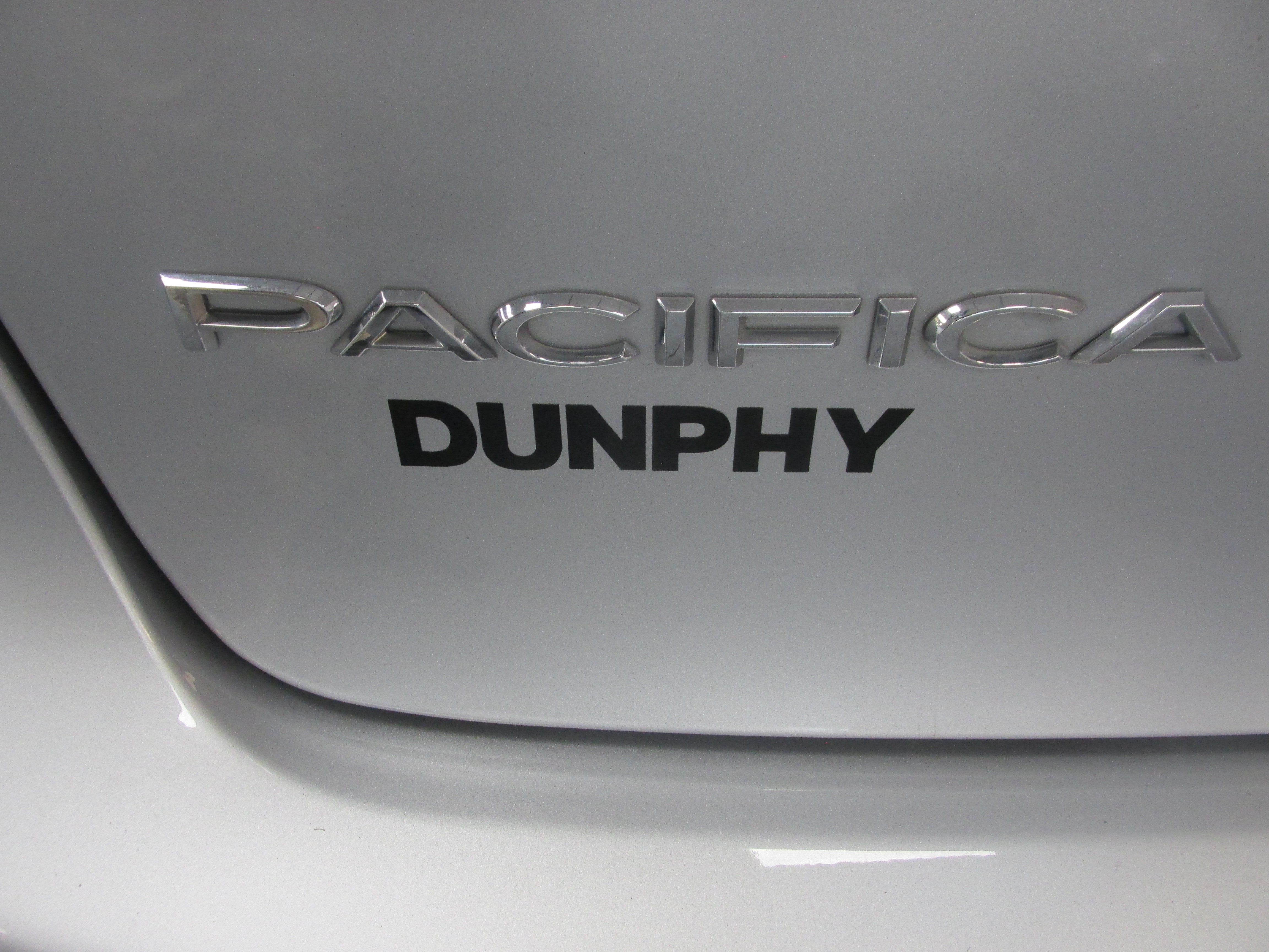 Used 2023 Chrysler Pacifica Touring-L FWD image 19