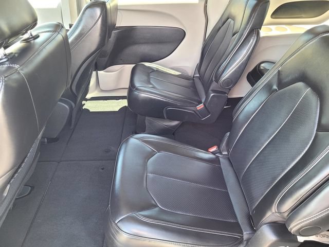 Used 2024 Chrysler Pacifica Touring-L FWD image 12