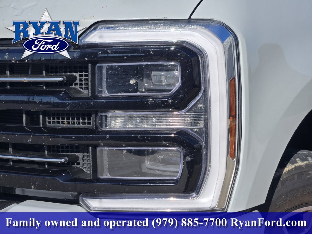 Certified 2025 Ford F250 Platinum w/ FX4 Off-Road Package AWD/4WD image 6
