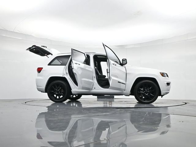 Used 2020 Jeep Grand Cherokee Altitude image 52