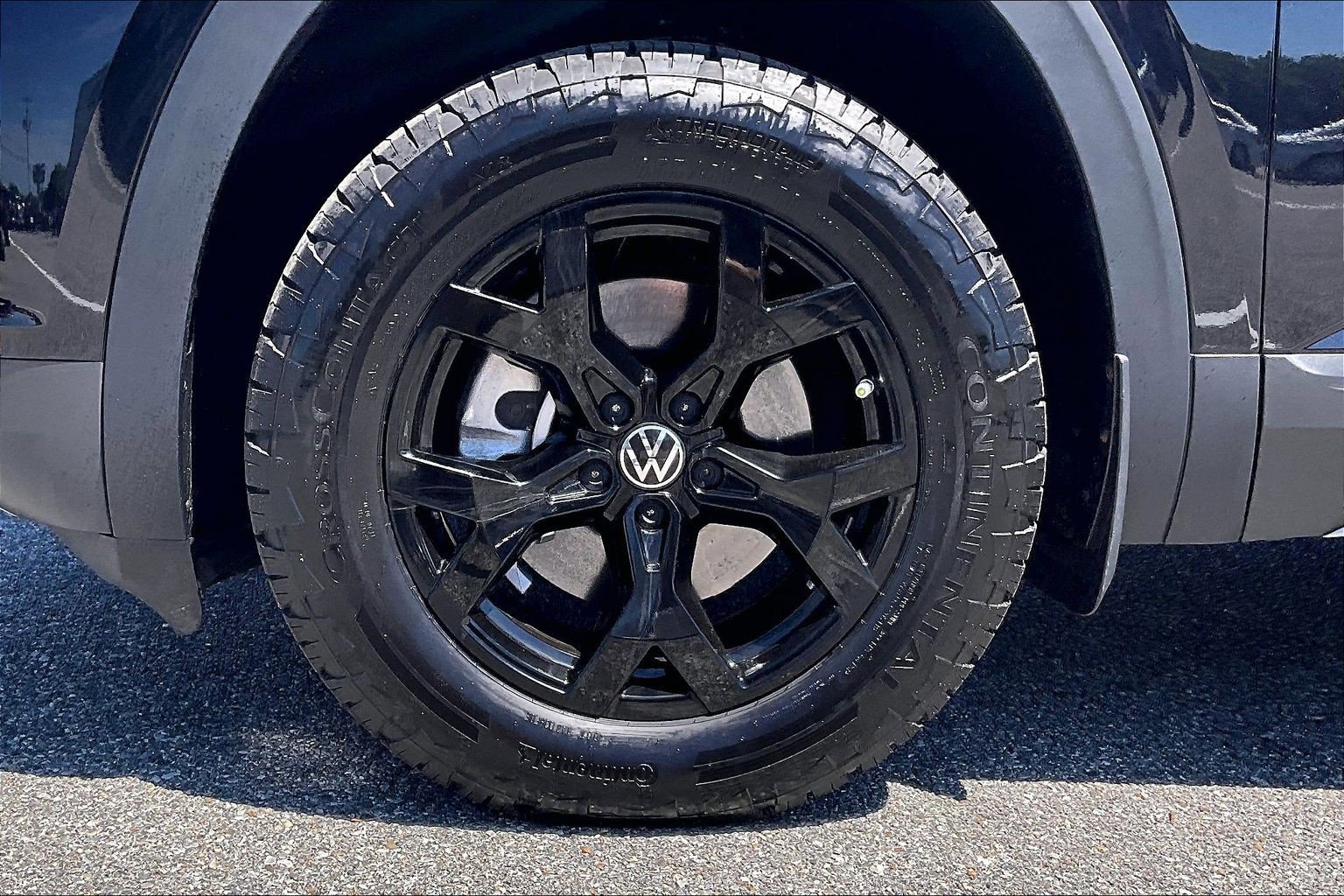 Used 2024 Volkswagen Atlas Peak Edition SEL AWD/4WD image 9