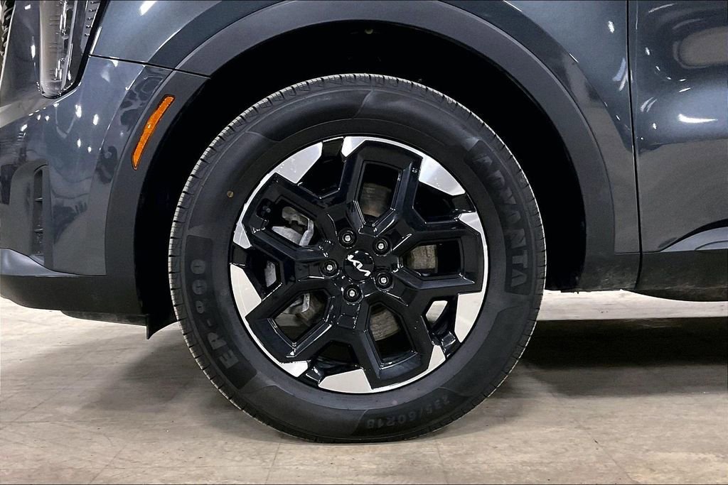 Used 2024 Kia Sorento S image 11