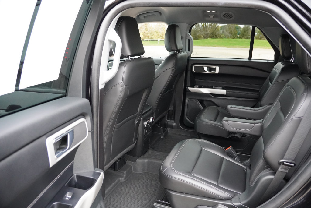 Certified 2022 Ford Explorer XLT w/ Equipment Group 202A AWD/4WD image 17