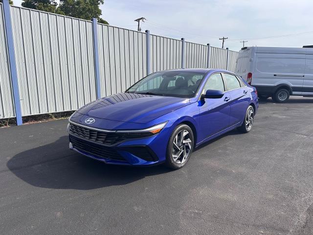 Used 2025 Hyundai Elantra SEL FWD image 8