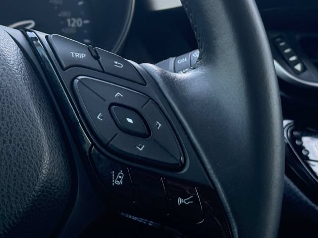 Used 2020 Toyota C-HR Limited FWD image 11