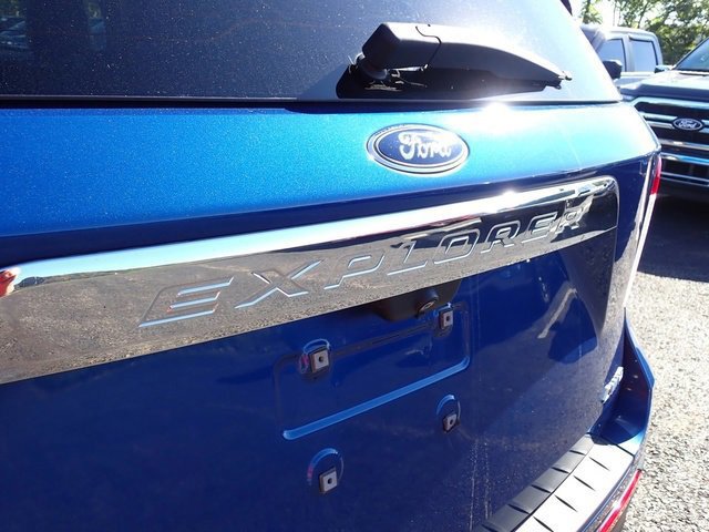 Certified 2022 Ford Explorer XLT w/ Equipment Group 202A image 9