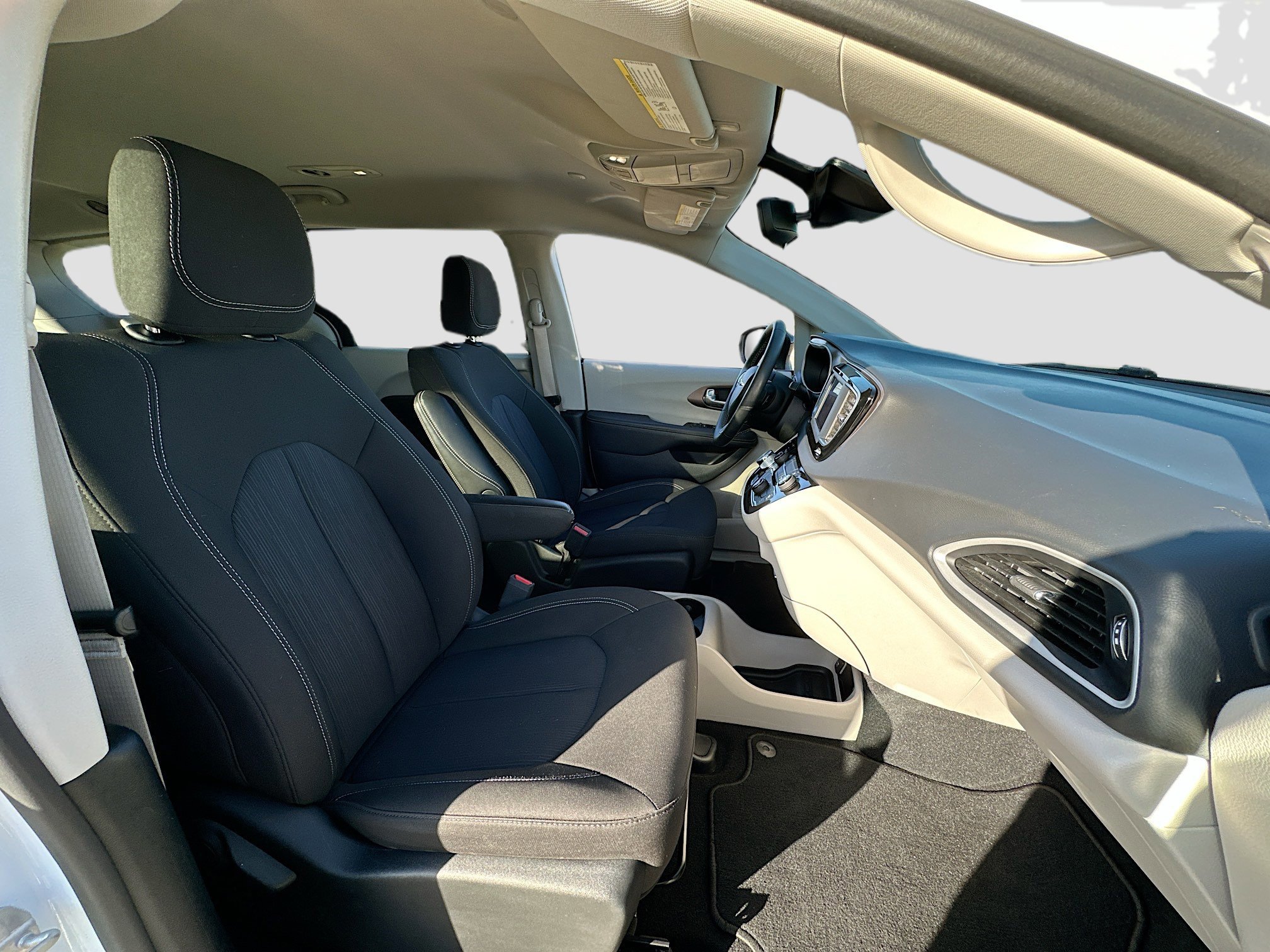 Used 2024 Chrysler Voyager LX image 26