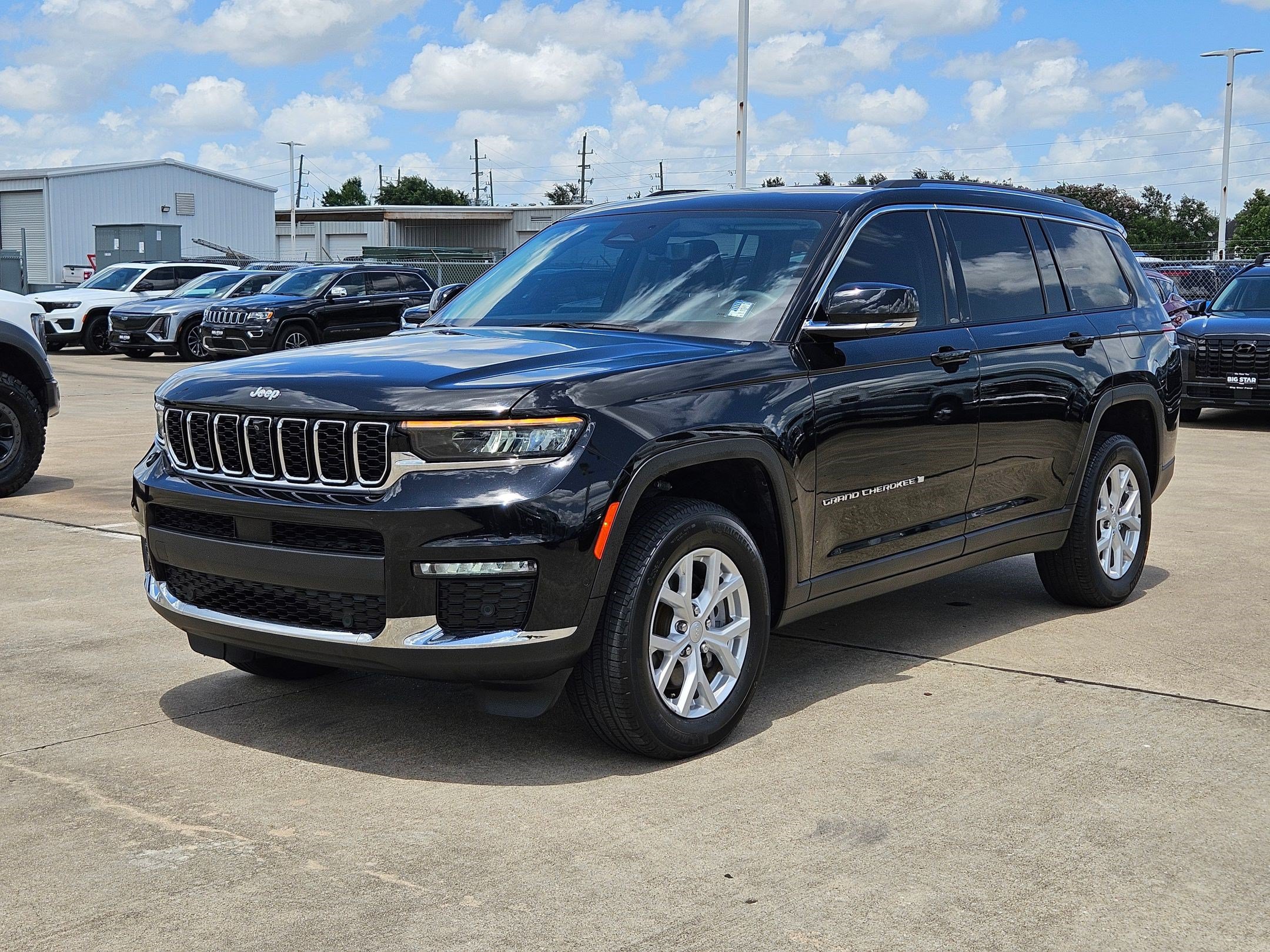 Used 2023 Jeep Grand Cherokee L Limited w/ Luxury Tech Group II AWD/4WD image 10
