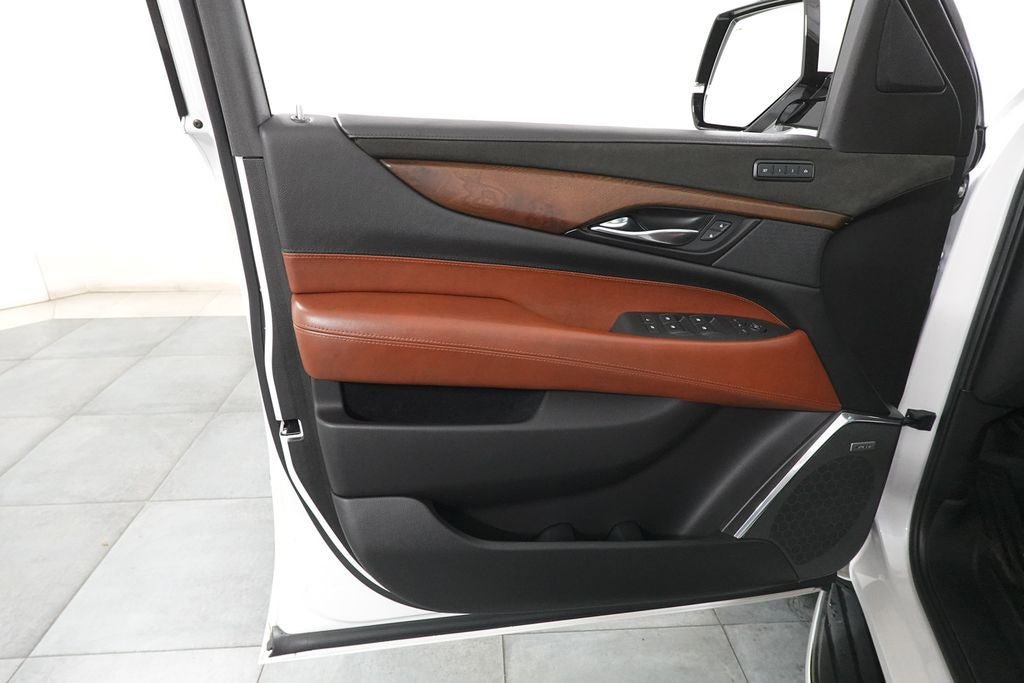 Used 2020 Cadillac Escalade Luxury AWD/4WD image 23