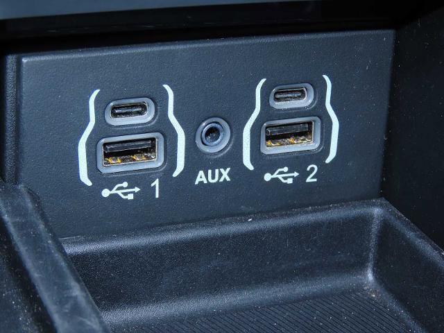 Used 2023 Chrysler Pacifica Limited image 31