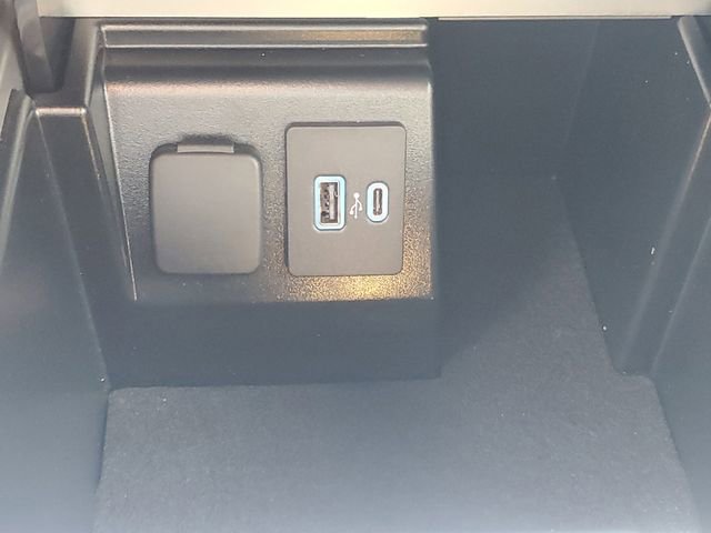 Certified 2024 Ford Explorer XLT w/ Equipment Group 202A image 23