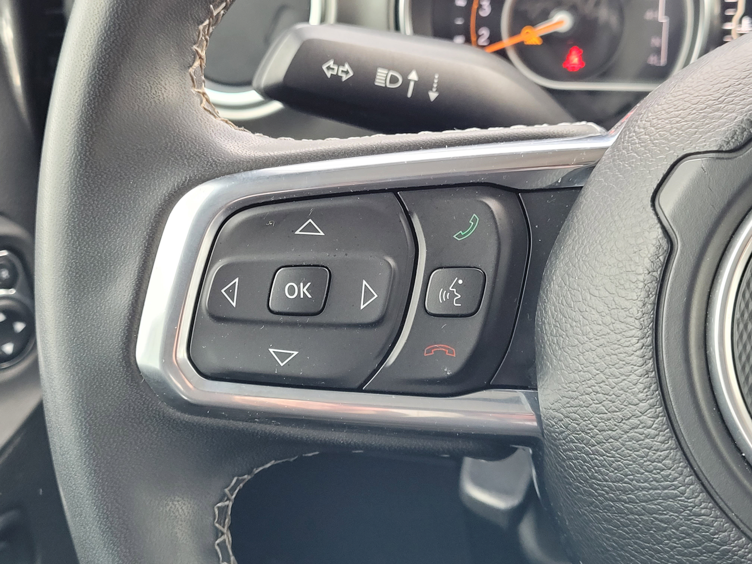 Used 2023 Jeep Gladiator Overland AWD/4WD image 14