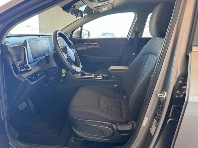 Used 2024 Kia Sportage LX AWD/4WD image 9
