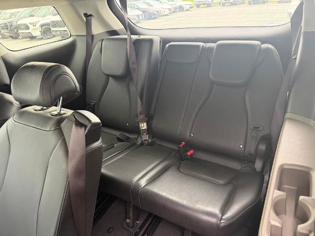 Used 2025 Kia Carnival FWD image 12