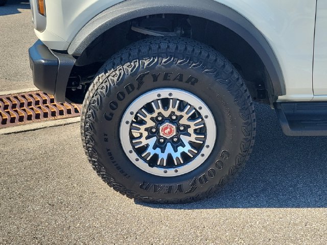 Certified 2026 Ford Bronco Outer Banks w/ Sasquatch Package AWD/4WD image 9