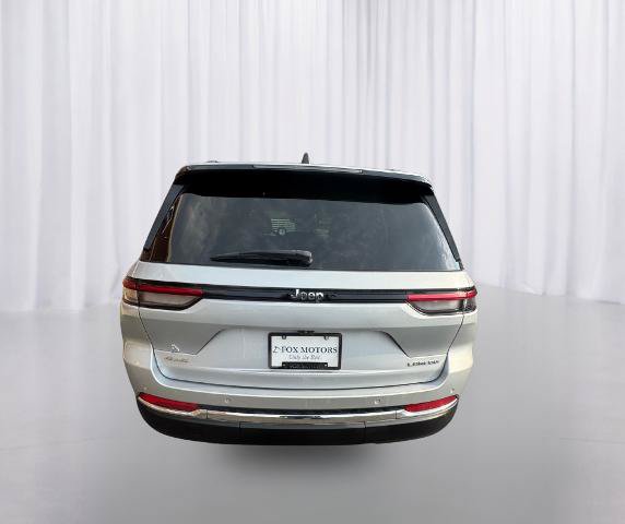 Used 2023 Jeep Grand Cherokee Laredo w/ Luxury Tech Group I AWD/4WD image 11