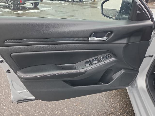 Used 2024 Nissan Altima 2.5 SV image 17