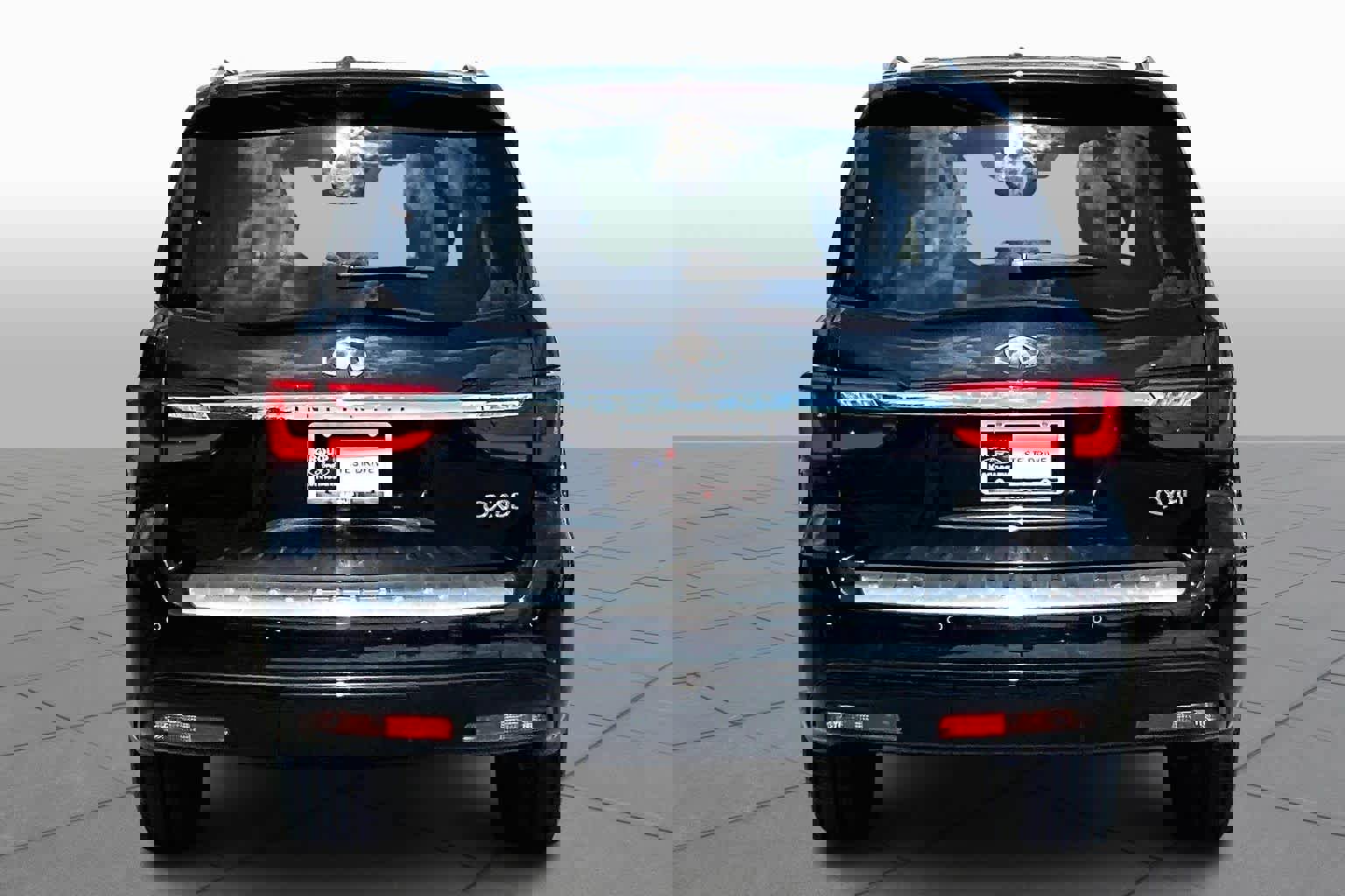 Used 2023 INFINITI QX80 Luxe w/ Cargo Package image 3