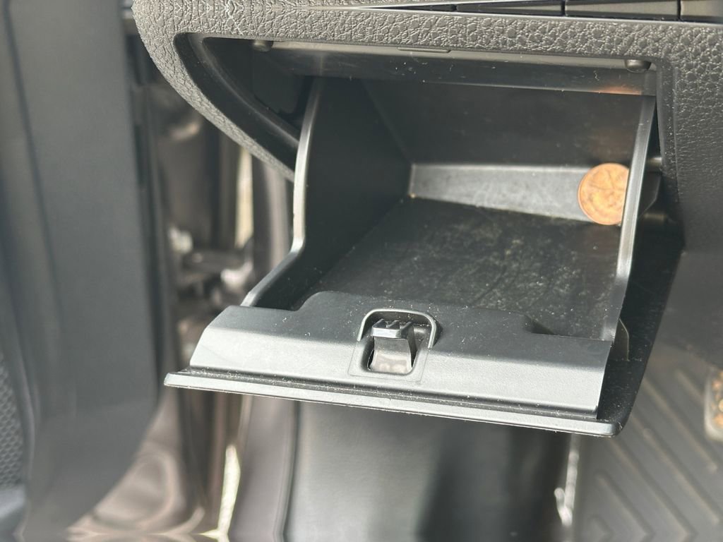 Used 2021 Toyota Camry SE image 24