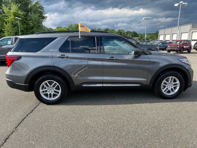 Certified 2025 Ford Explorer Active AWD/4WD image 8