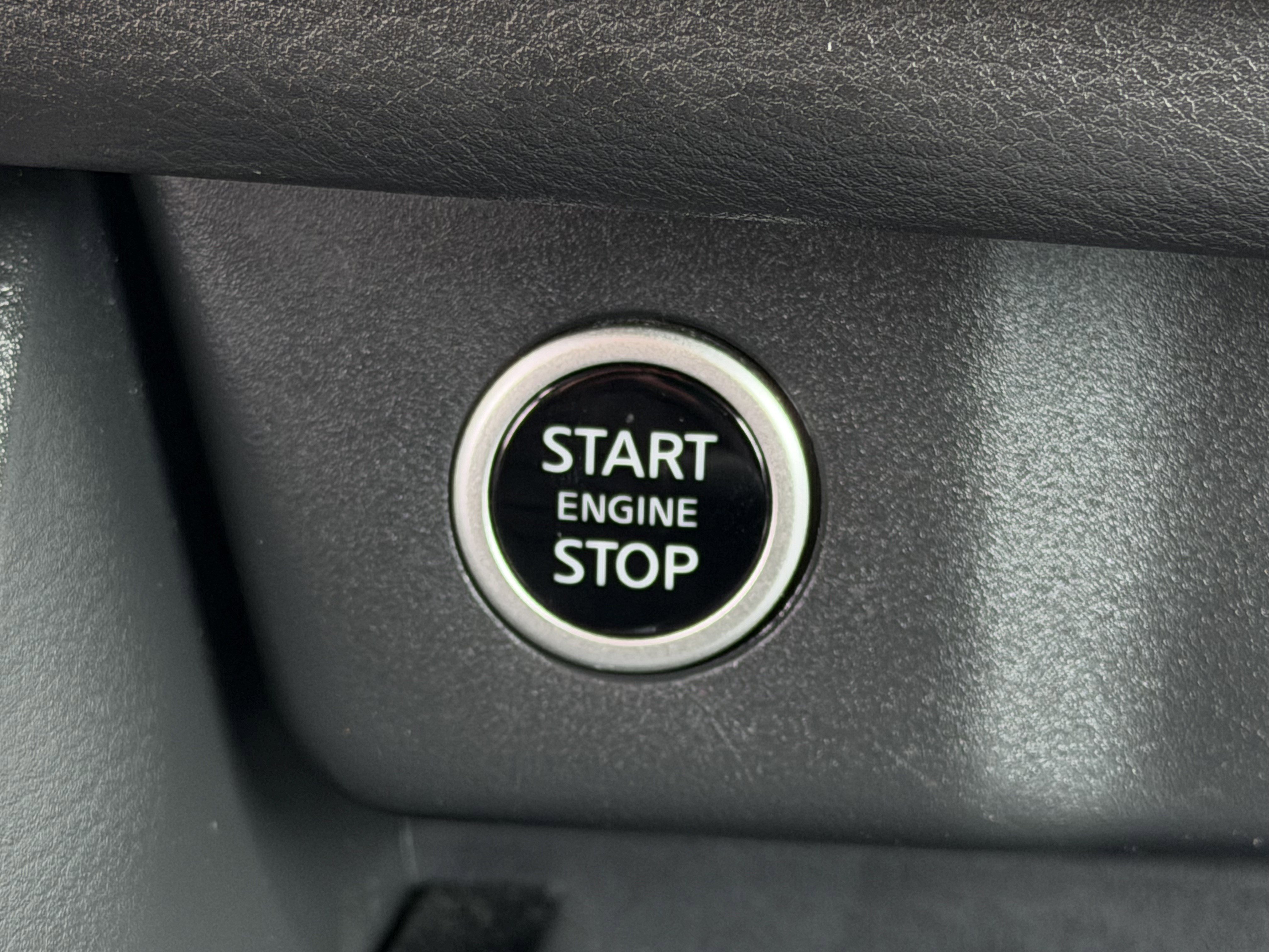 Used 2023 Nissan Rogue S FWD image 19