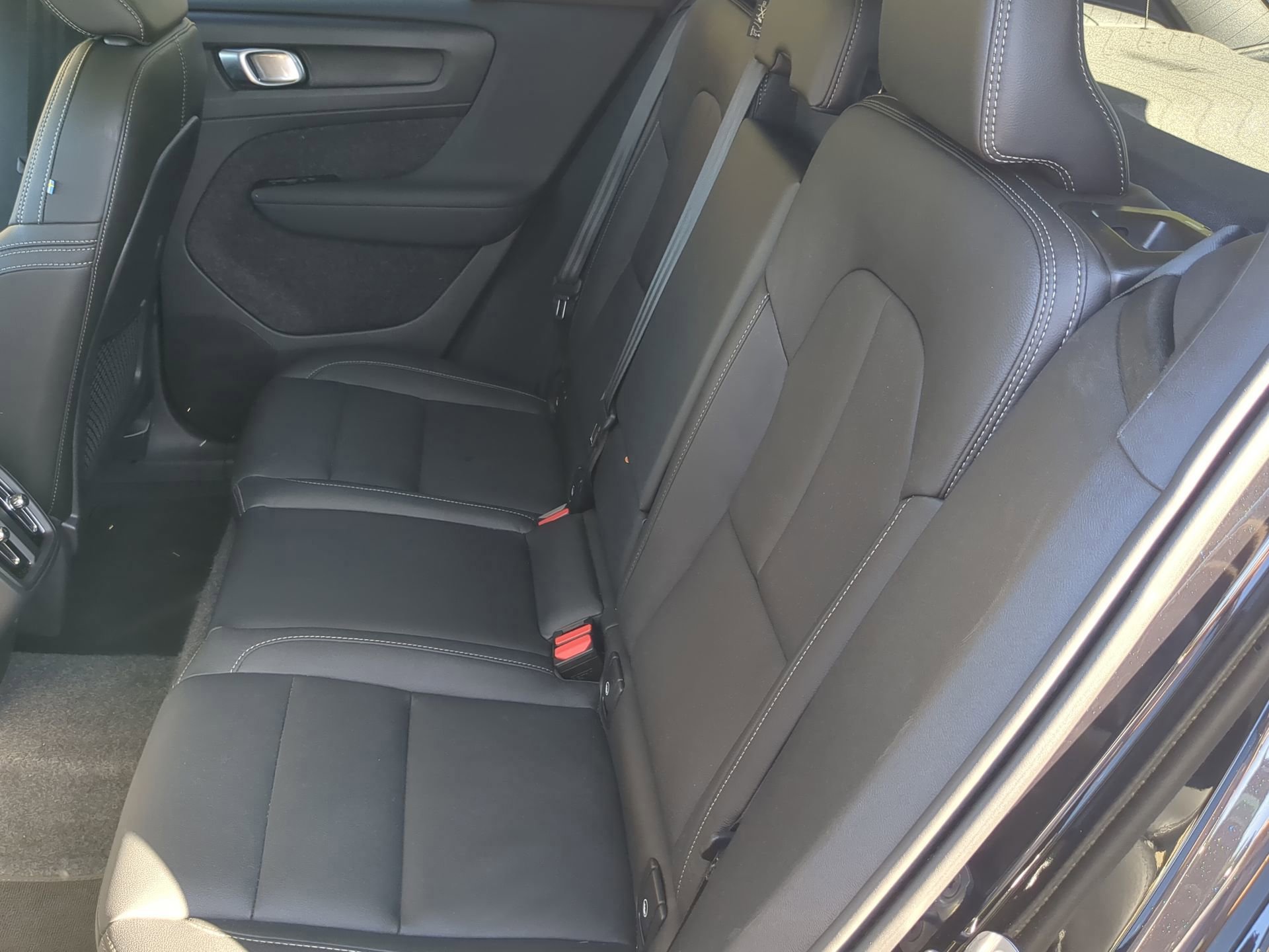 Used 2025 Volvo XC40 B5 Core image 46