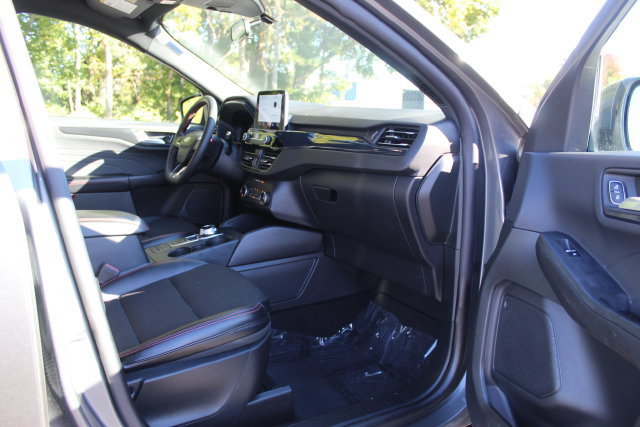 Certified 2025 Ford Escape ST-Line Select AWD/4WD image 26
