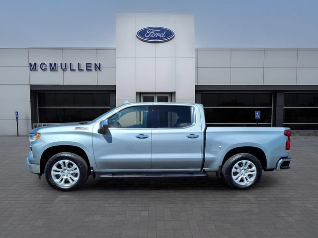 Used 2025 Chevrolet Silverado 1500 LTZ AWD/4WD image 2