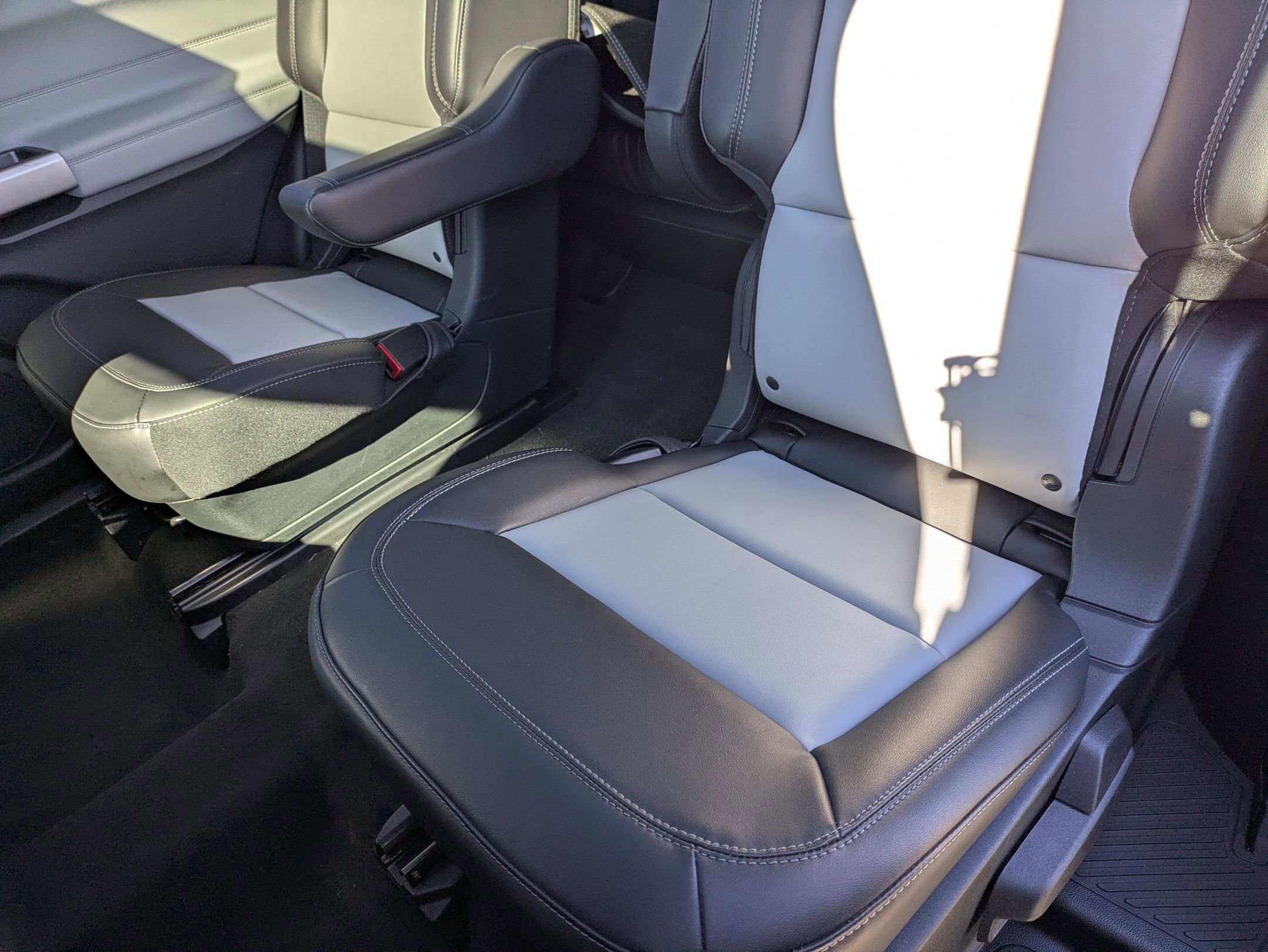 Certified 2022 Ford Explorer XLT w/ Equipment Group 202A image 31