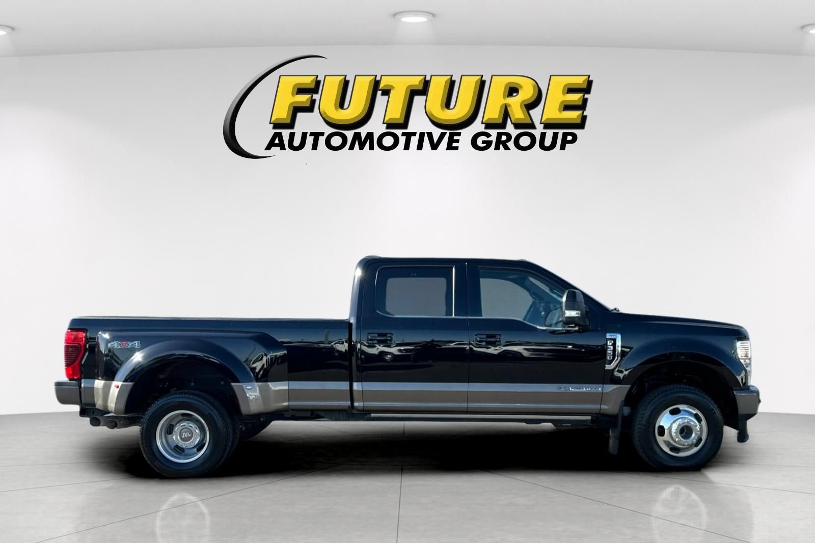 Certified 2022 Ford F350 King Ranch w/ King Ranch Ultimate Package AWD/4WD image 2
