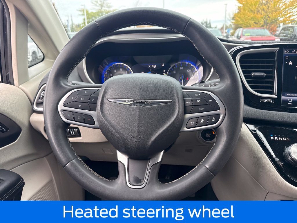 Used 2023 Chrysler Pacifica Touring-L FWD image 21