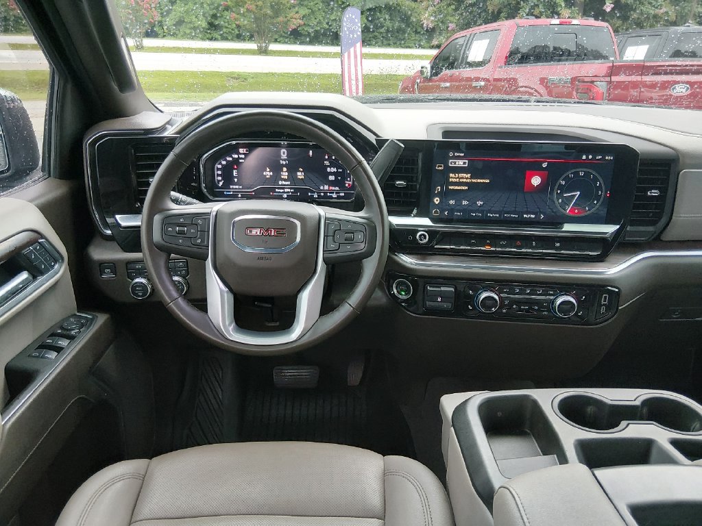 Used 2025 GMC Sierra 1500 SLT AWD/4WD image 11