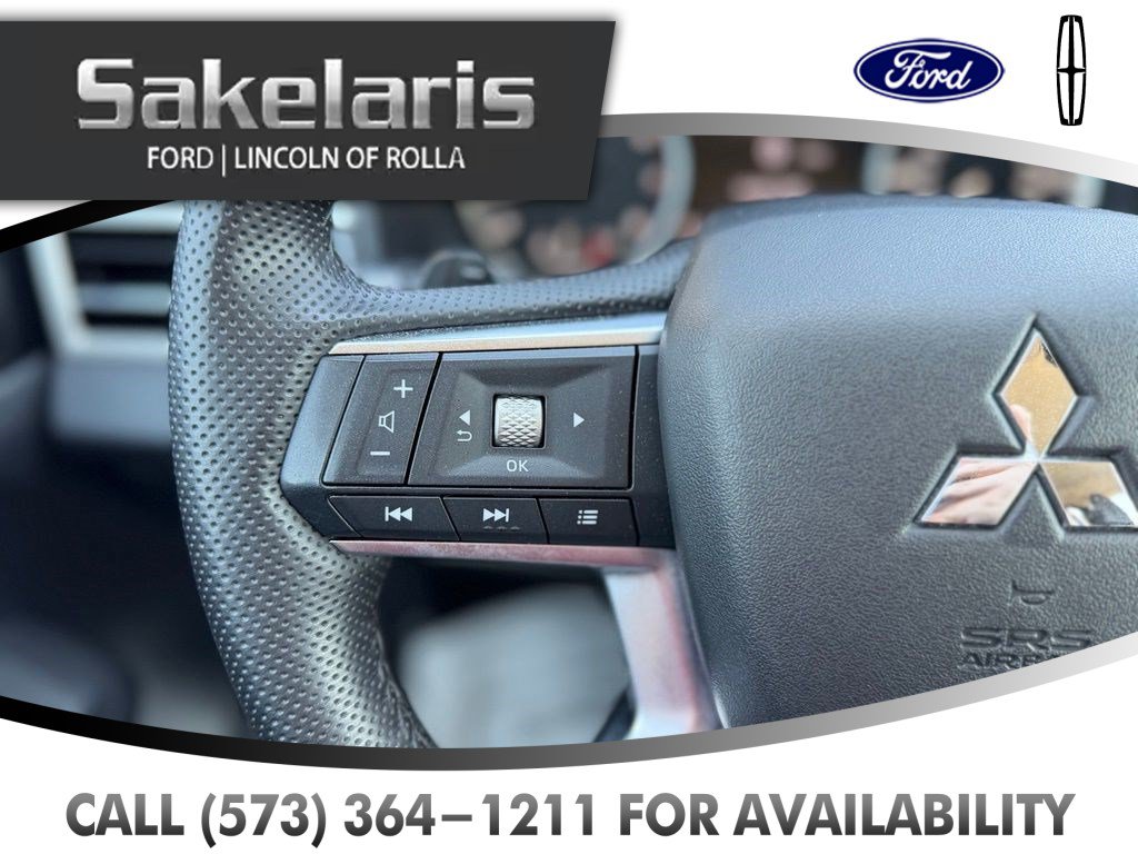 Used 2025 Mitsubishi Outlander AWD image 16