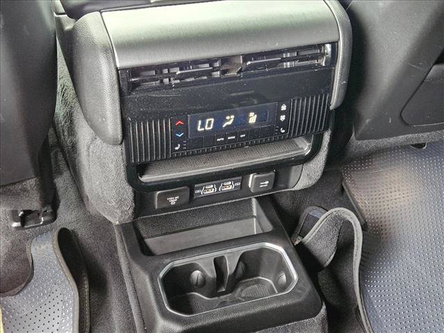 Used 2024 Jeep Wagoneer L Series II w/ Convenience Group I AWD/4WD image 19