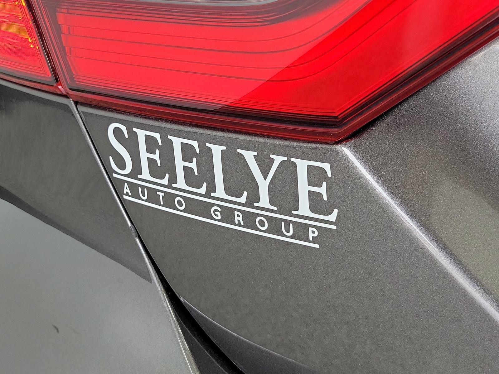 Used 2021 Toyota Camry LE FWD image 6