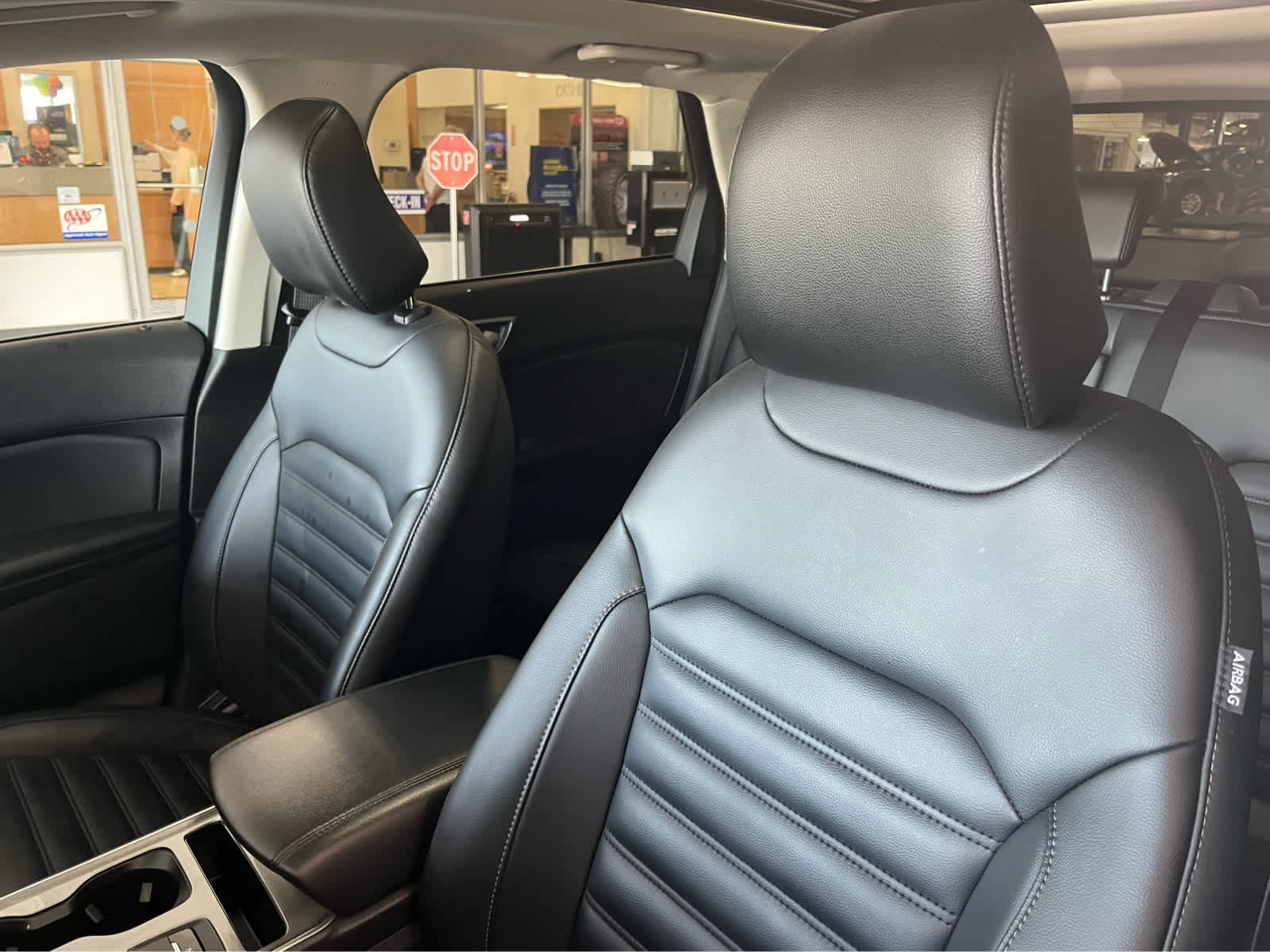 Certified 2024 Ford Edge SEL w/ Convenience Package AWD/4WD image 16