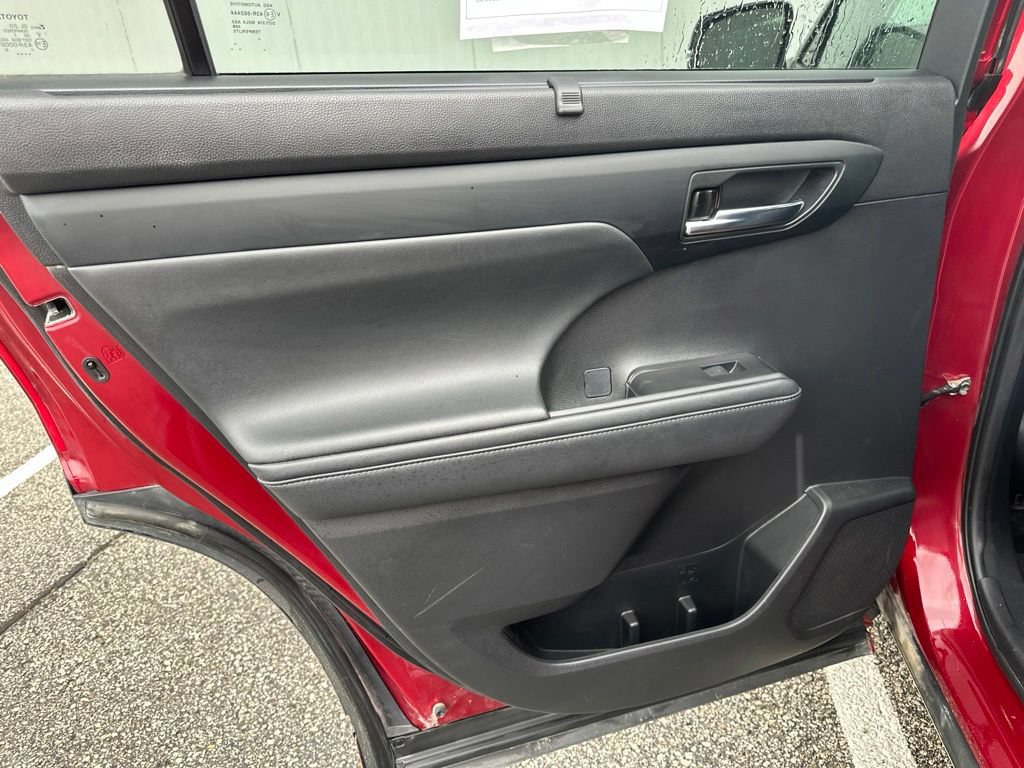 Used 2021 Toyota Highlander XSE AWD/4WD image 17
