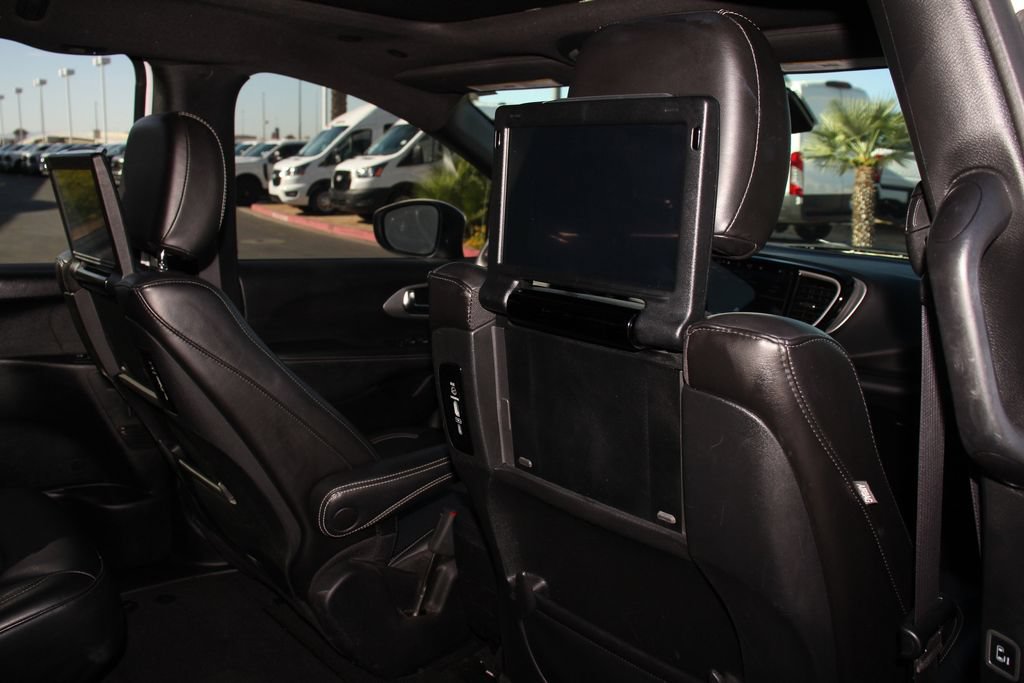 Used 2023 Chrysler Pacifica Touring-L w/ Uconnect Theater Family Group FWD image 26