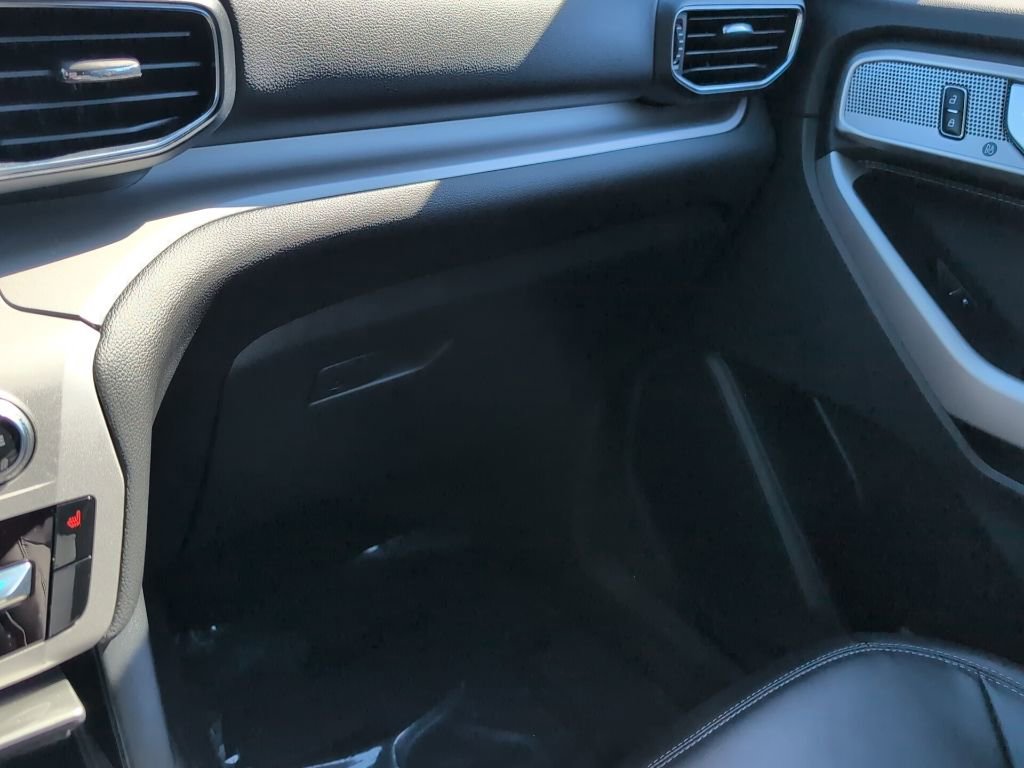 Certified 2024 Ford Explorer XLT w/ Equipment Group 202A image 25