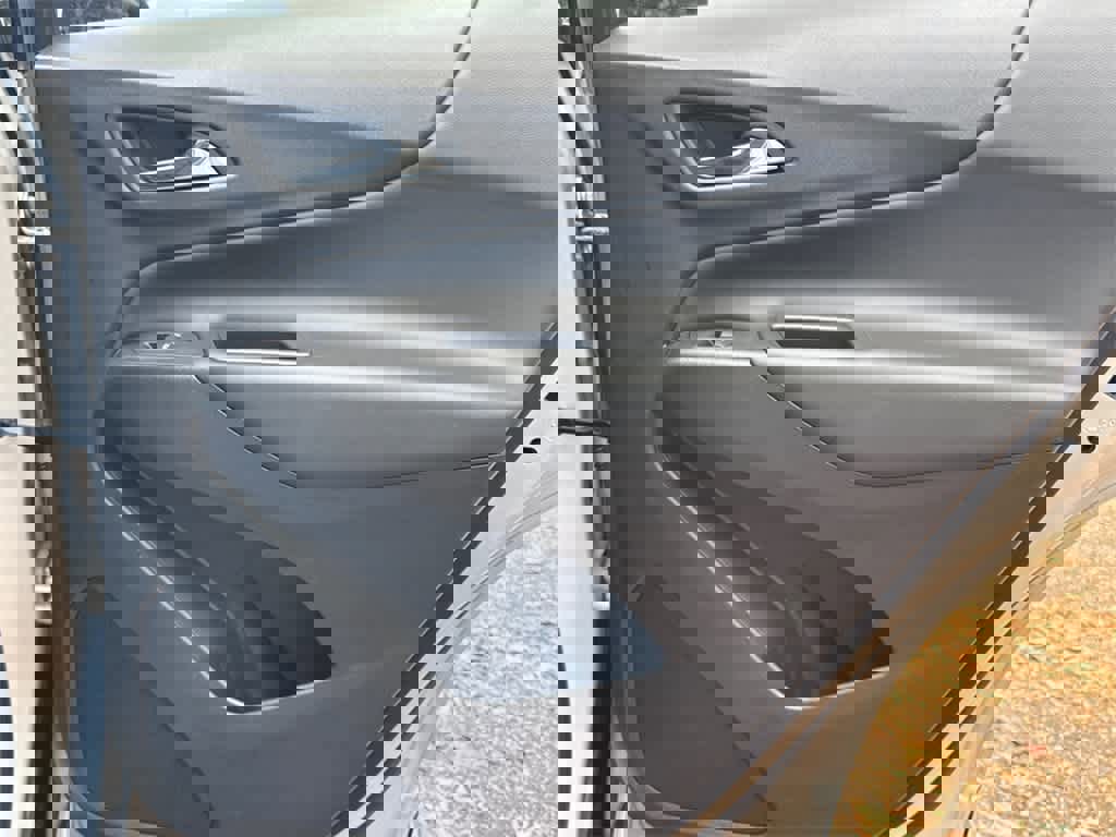 Used 2020 Chevrolet Equinox LT w/ LPO, Floor Liner Package image 15