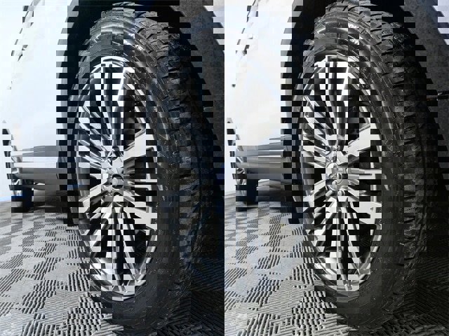 Certified 2019 Ford Explorer Platinum image 2