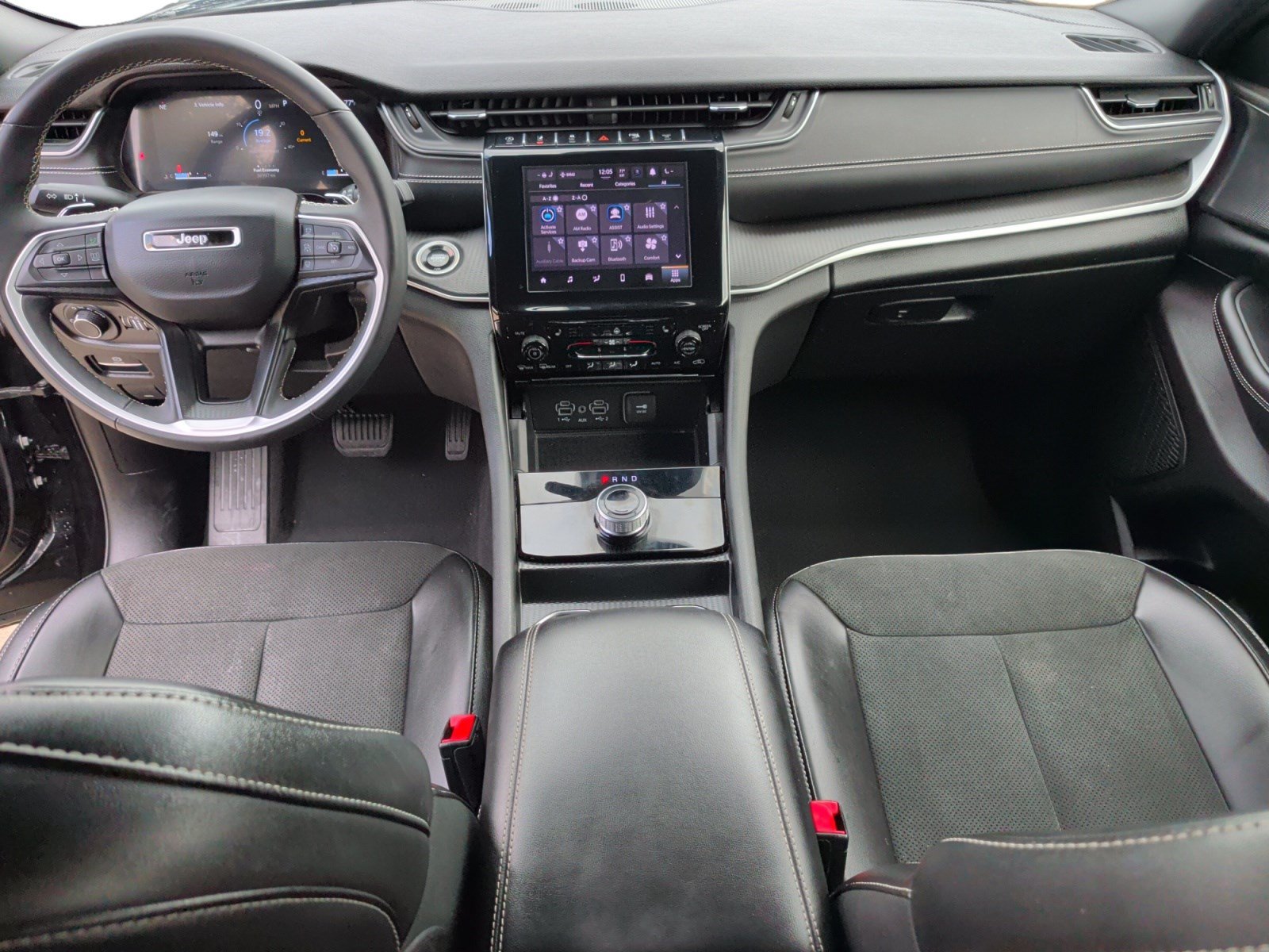 Used 2025 Jeep Grand Cherokee Altitude AWD/4WD image 21