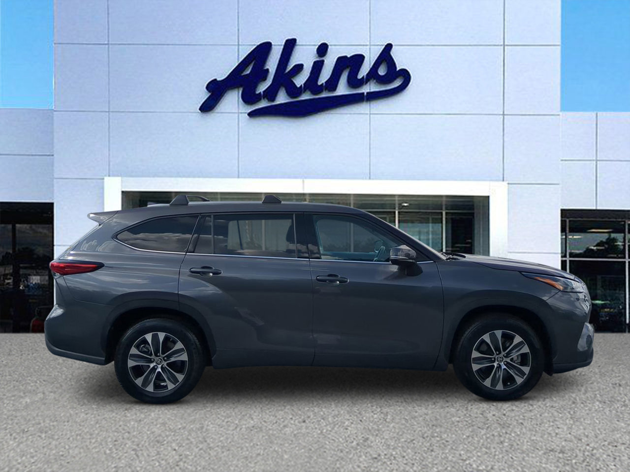 Used 2022 Toyota Highlander XLE