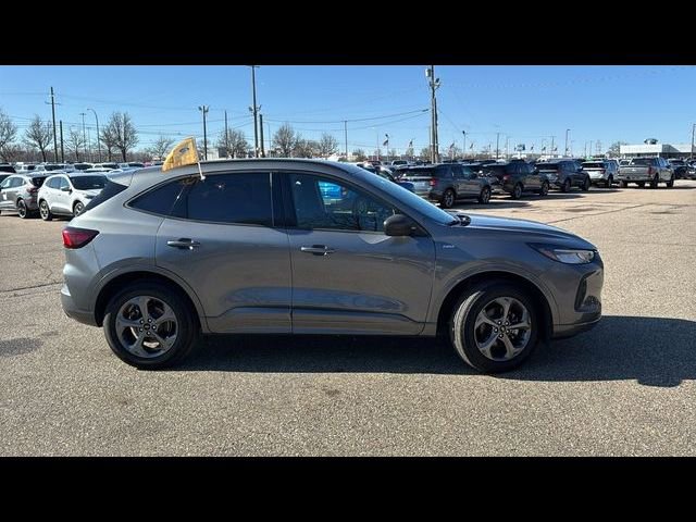 Certified 2024 Ford Escape ST-Line w/ Tech Pack #1 AWD/4WD image 3